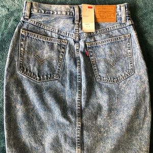 BRAND NEW LEVI’S MOM SKIRT SIZE 26